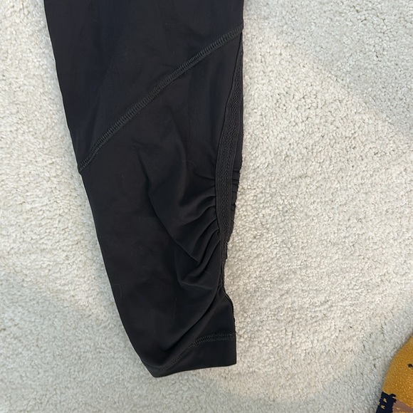 Lululemon cropped leggings size 4 - Picture 4 of 7